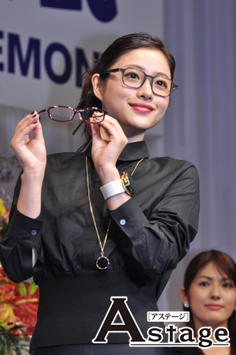 メガネは１秒でできるオシャレ 石原さとみ Akb48ら 日本メガネベストドレッサー賞 授賞式に登壇 Astage アステージ