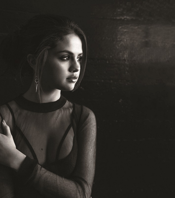 Selena-Gomez-official-photo