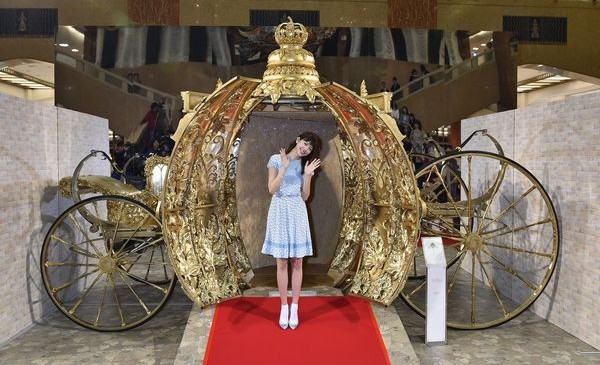 『シンデレラ』森星さん写真