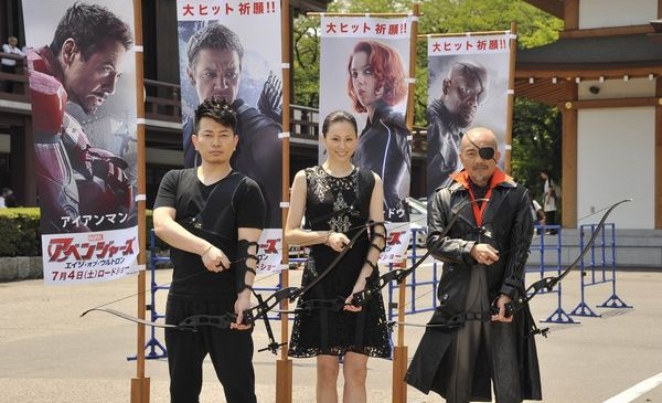 左から宮迫さん、米倉さん、竹中さん『アベンジャーズ／エイジ・オブ・ウルトロン』増上寺イベント0527メイン