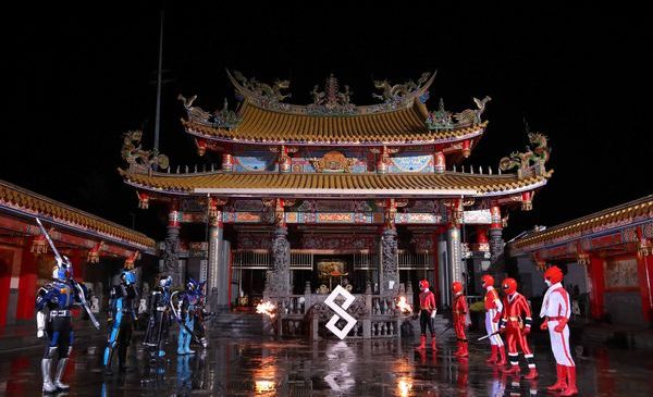 新場面写真（ライダーブルー＆戦隊レッド）s