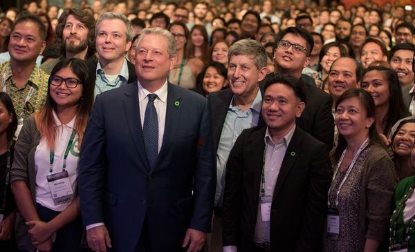 Al Gore with Climate Reality Project's Hal Connolly, Ken Berlin, and Rodne Galicha and trainees at the 31st Climate Reality Leadership Corps Training in Manila, Philippines in An Inconvenient Sequel: Truth to Power from PARAMOUNT PICTURES and PARTICIPANT MEDIA.