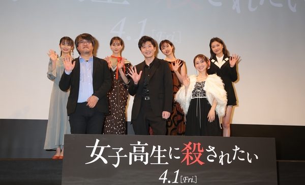 集合_後列左から莉子、南、河合、茅島、前列左から城定監督、田中、大島