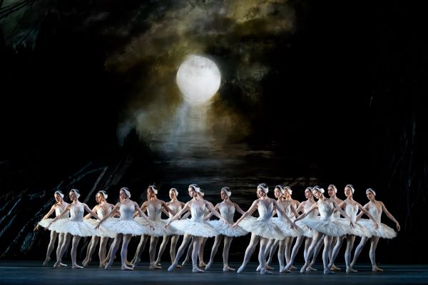 【ROH(6)】：白鳥の湖＜サブ3＞Artists of The Royal Ballet in Swan Lake, The Royal Ballet © 2018 ROH. Photograph by Bill Cooper