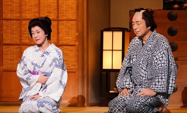 第一部「いくじなし」左から坂本冬美、中村雅俊（撮影：田中亜紀）
