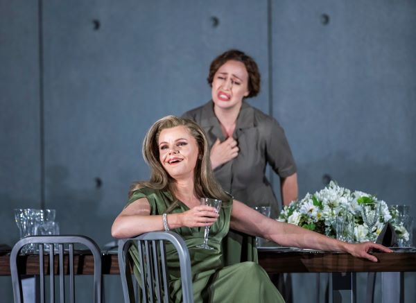 【ROH(3)】：アイーダ＜サブ2＞Agnieszka Rehlis as Amneris and Elena Stikhina as Aida in Aida, The Royal Opera ©2022 Tristram Kenton