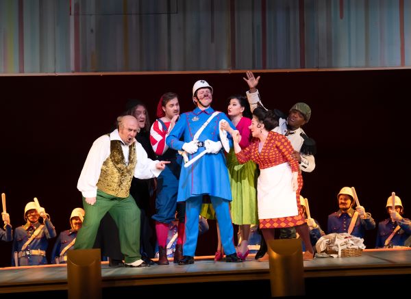 ★【ROH(8)】：セビリアの理髪師＜サブ7＞Production photo of The Barber of Seville, ROH Barber 2023 © Bill Cooper (1)