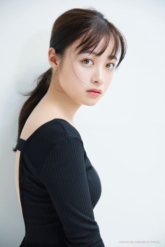 橋本環奈_トリミング不可・クレジット入り