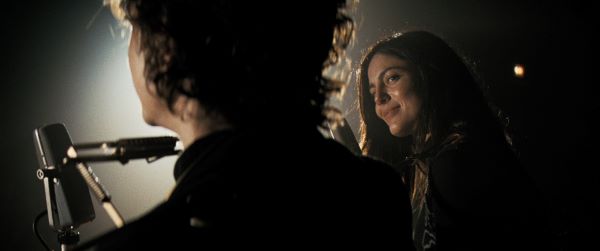 005_018_ACompleteUnknown_Trailer1_153_Domestic_3840x2160_2398_Stereo_ProRes422HQ_nwe_20240718.00_01_26_13.Still006