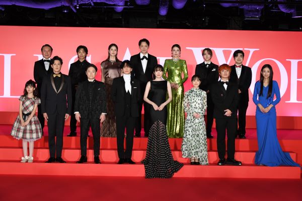 永野芽郁、佐藤健ら豪華キャストがレッドカーペットに大集結 