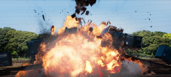 Bullet_Train_Explosion_n_00_11_08_10