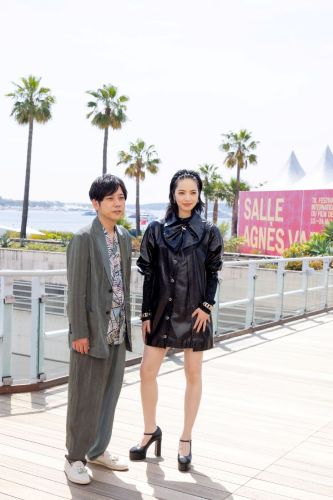 フォトコール後（二宮和也×小松菜奈）【(c)Kazuko Wakayama】