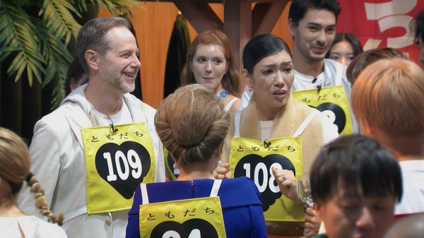 ★＜0708_正午解禁＞『トモダチ100人よべるかな？』：場面写真（アンミカ夫妻）