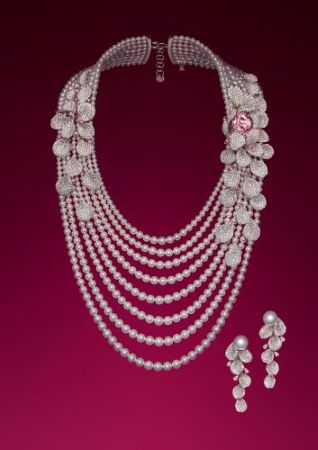 商品１ネックレス・ピアス