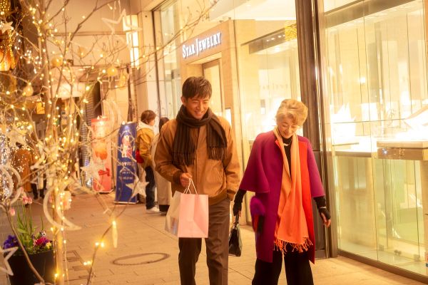 ★『TOKYOタクシー』：場面写真サブ1（浩二、すみれ）