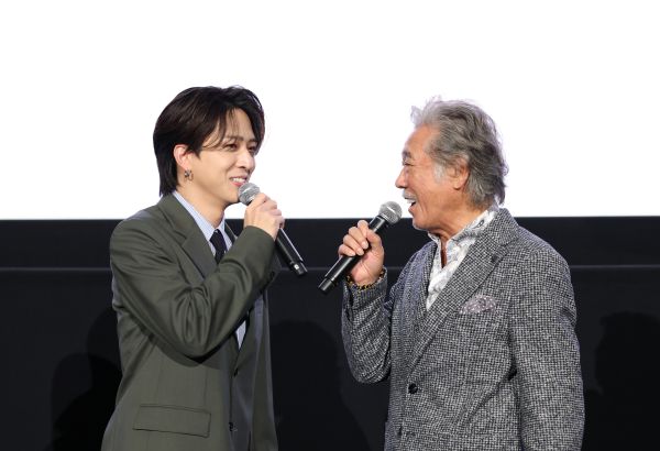 ★11126_寺西、西岡２S_鹿児島先行公開舞台挨拶