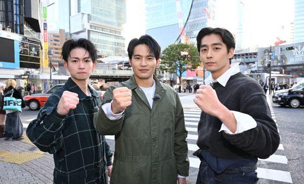 【12月2日(火)朝7時 解禁】『WIND BREAKER』落書き清掃イベント_サブ2（左から綱、水上、濱尾）