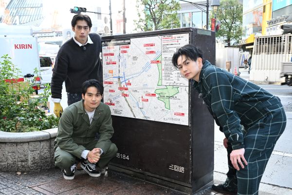 【12月2日(火)朝7時 解禁】『WIND BREAKER』落書き清掃イベント_サブ3（清掃後の水上、濱尾、綱）