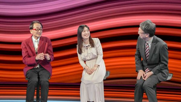 異分野の研究者たちが不老長寿について議論_電子透かしあり