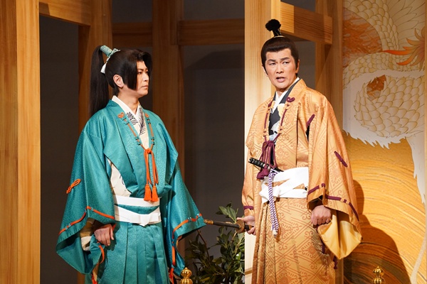 左から氷川きよし、丸山智己sss2