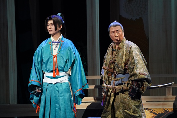 左から氷川きよし、石倉三郎sss2