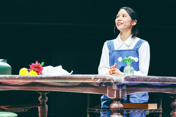 白椿蒼役：屋比久知奈