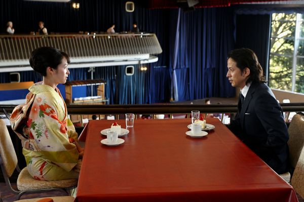 中村八大（岡田准一）・順子（清野菜名）