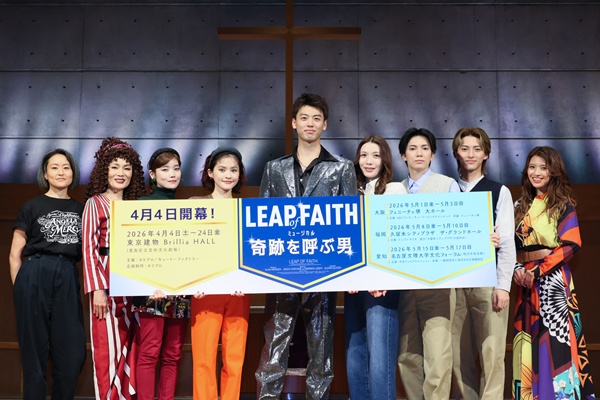 12_フォトセッション（左からジェニファー・タン、マルシア、セントチヒロ・チッチ、昆夏美、竹内涼真、真瀬はるか、糸川耀士郎、木原瑠生、MARIA-E）sss2