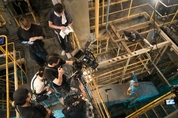 ②『SAKAMOTO DAYS』アクションメイキングカット（朝倉シン／高橋文哉）