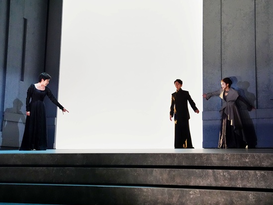 パルコ・プロデュース2026『メアリー・ステュアート』舞台写真_撮影：細野晋司KGC04187_rnaka