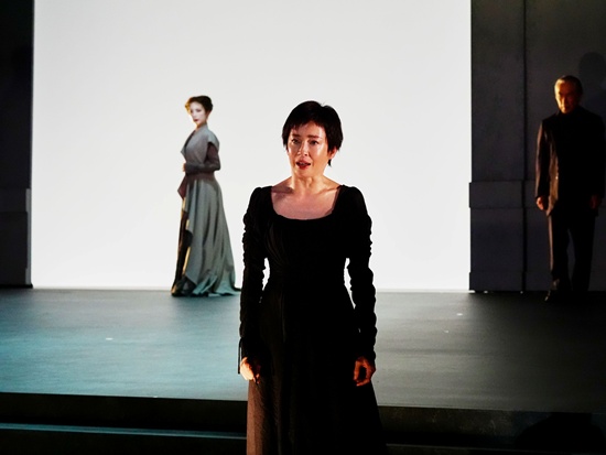 パルコ・プロデュース2026『メアリー・ステュアート』舞台写真_撮影：細野晋司KGC07423_rnaka