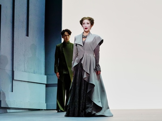 パルコ・プロデュース2026『メアリー・ステュアート』舞台写真_撮影：細野晋司★★KGC07213naka