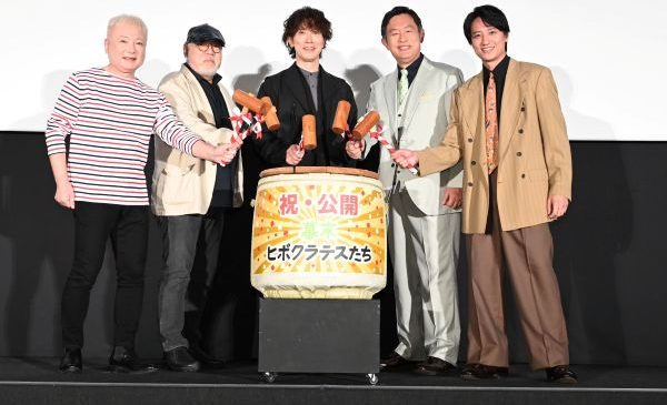 ★集合写真（左から）cobaさん、緒方監督、佐々木蔵之介さん、内藤剛志さん、藤原季節さん