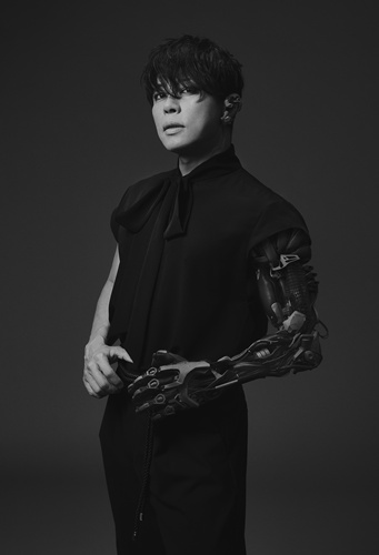 西川貴教アー写tate