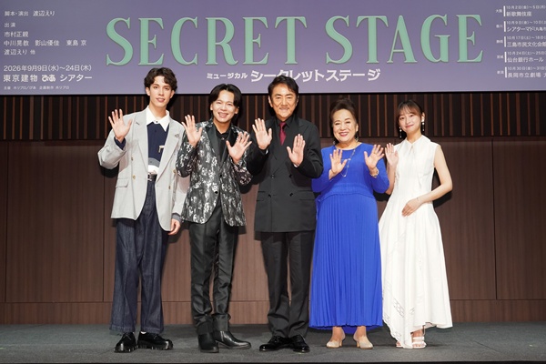 左から）パク・スビン役：東島京、森山英一郎役：中川晃教、山田正男役：市村正親、岩崎直子役：渡辺えり、百合子役：影山優佳tate