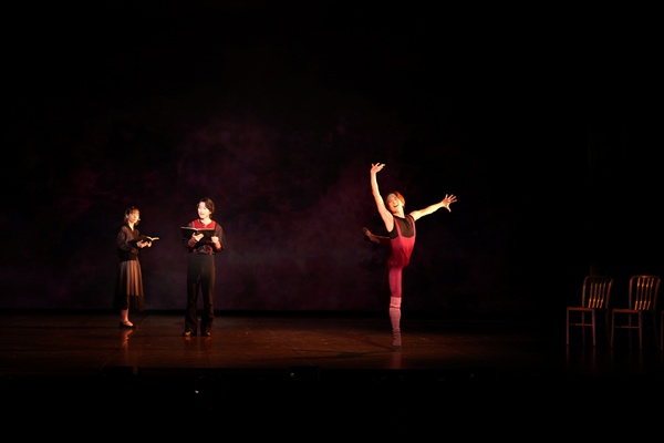 『SWANーBallet cross Readingー』舞台写真_撮影：奥田祥智_DSC00404ｔyyy600