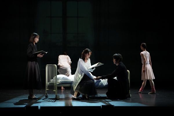 『SWANーBallet cross Readingー』舞台写真_撮影：奥田祥智_DSC00963ｔyyy600