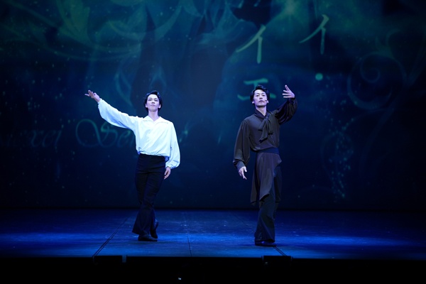『SWANーBallet cross Readingー』舞台写真_撮影：奥田祥智_DSC09835ｔyyy600