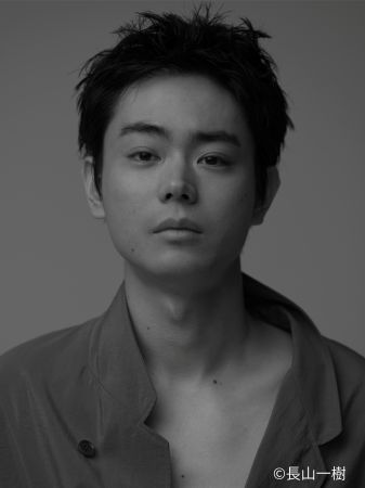 宣材写真_菅田将暉（©︎長山一樹）
